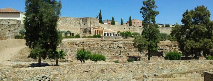 Alcazarejo y Puerta Romana is one of Merida.