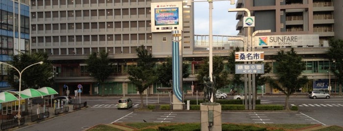 近鉄 桑名駅 (E13) is one of 近鉄名阪特急停車駅.