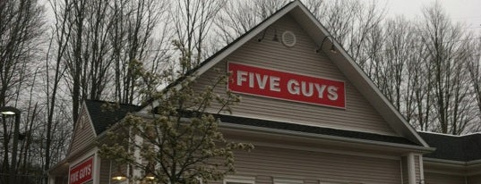 Five Guys is one of Lugares favoritos de TK.