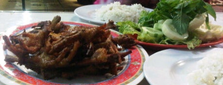 Lesehan Terang Bulan is one of Yogyakarta Travelers Food Guide.