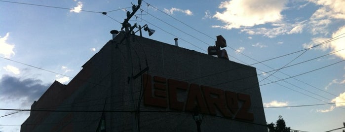 LeCaroz is one of สถานที่ที่ Alejandro ถูกใจ.