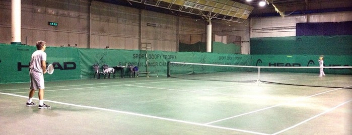 Теннисные корты «Искра» is one of สถานที่ที่ Maria ถูกใจ.