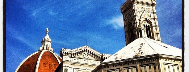 ドゥオモ広場 is one of Firenze.
