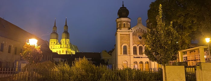Synagoga Status Quo Ante is one of Slovensko.