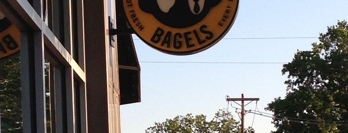Einstein Bros Bagels is one of Tempat yang Disimpan Rowan.