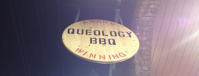 Queology BBQ is one of สถานที่ที่ Dick ถูกใจ.