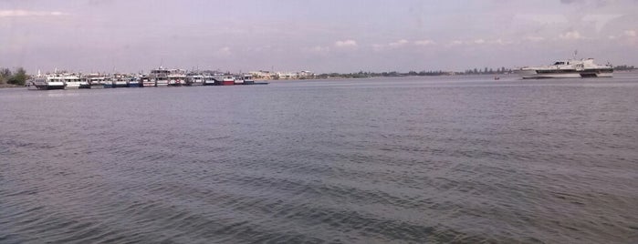 Pelabuhan Batam Centre is one of Lugares favoritos de A.