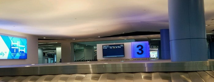 Terminal 2 Baggage Claim is one of Lugares favoritos de Alberto J S.