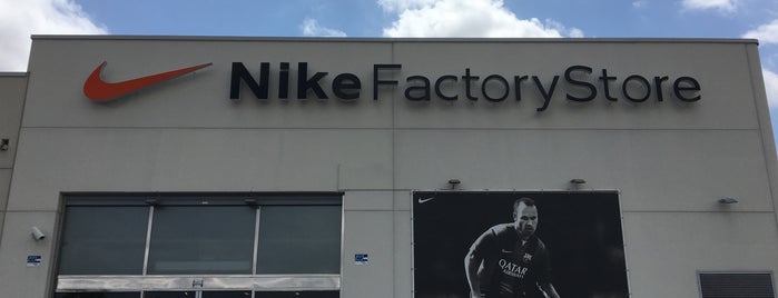 Nike Factory Store is one of Orte, die Princesa gefallen.