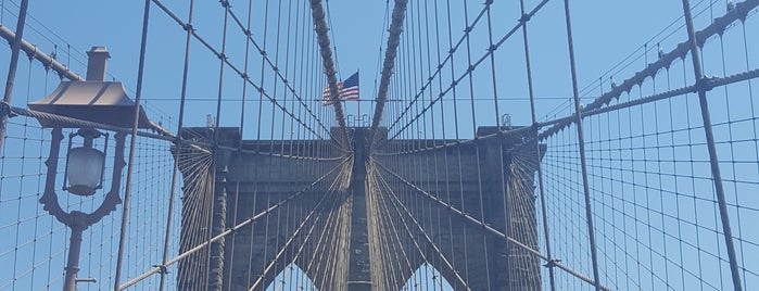 Brooklyn Bridge is one of Orte, die Sofia gefallen.