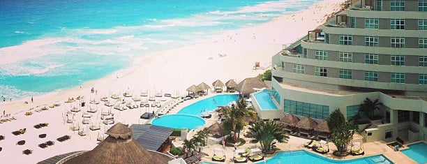 ME Cancún is one of สถานที่ที่ Mayte ถูกใจ.