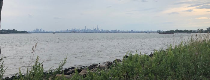 Clason Point Park is one of La Vita E Bella.