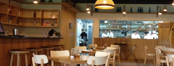Sarsa Kitchen + Bar is one of Posti salvati di Justin.