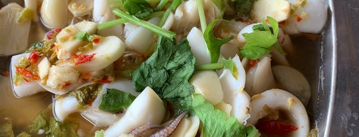 Yai Tu Seafood is one of Kanokporn : понравившиеся места.