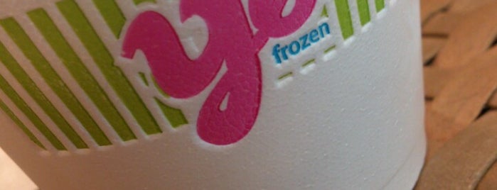 Yofrozen is one of Frozen Yogurts - Veja Salvador Comer & Beber.