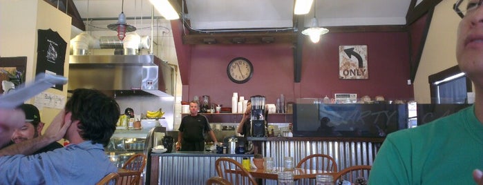 Marty's Cafe is one of Orte, die Emily gefallen.