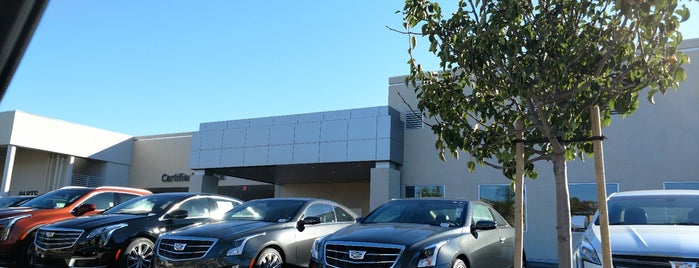 Suburban Buick GMC Cadillac is one of Lieux qui ont plu à Ryan.