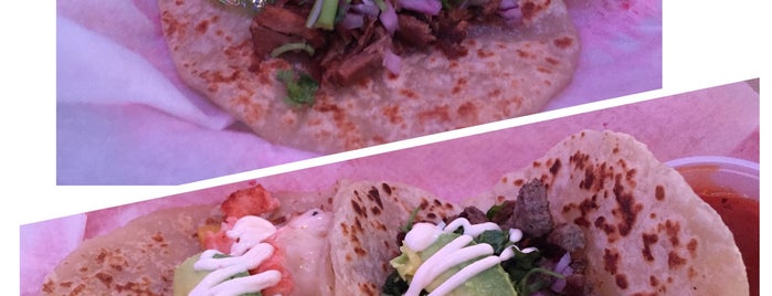 Michos Gourmet Mexican Tacos is one of Loriさんのお気に入りスポット.