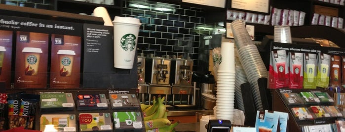 Starbucks is one of Lieux qui ont plu à Ross.