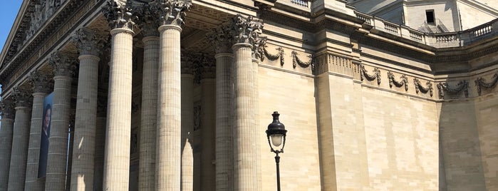 Hôtel du Panthéon is one of Museum.