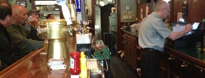 The Corrib Pub and Restaurant is one of Posti che sono piaciuti a TIm.
