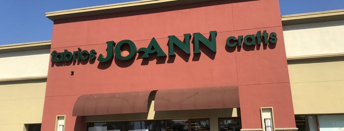 JOANN Fabrics and Crafts is one of Lieux qui ont plu à C.