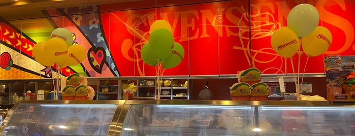 Swensen's is one of Yodphaさんのお気に入りスポット.