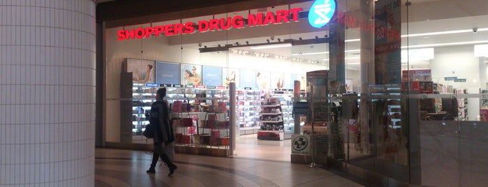 Shoppers Drug Mart is one of Locais salvos de Andree.