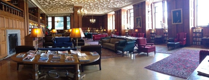 Morrison Library is one of Tempat yang Disimpan Amy.