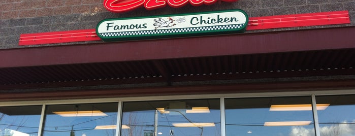 Ezell's Famous Chicken is one of Locais curtidos por Douglas.