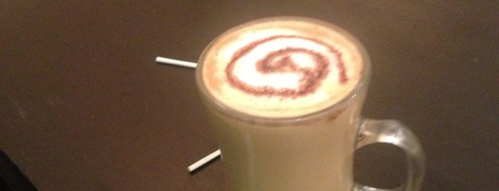 Té latte xocolatte is one of Tempat yang Disukai Natalia.