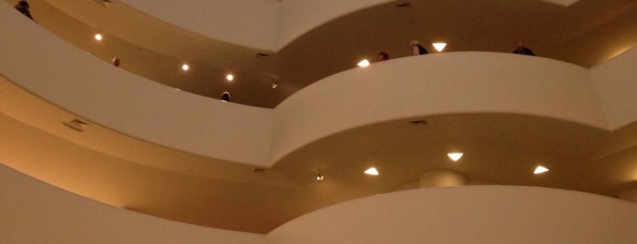 Solomon R Guggenheim Museum is one of Luis'in Beğendiği Mekanlar.