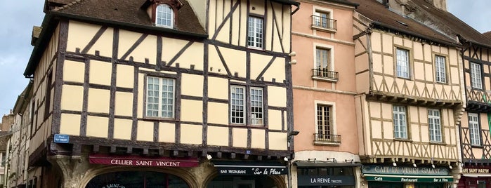 Place Saint Vincent is one of Borgonha.