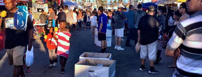 Huntington Beach Boardwalk is one of สถานที่ที่ Ryan ถูกใจ.