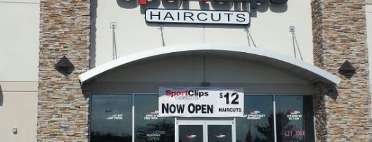 Sport Clips is one of Orte, die Reina gefallen.