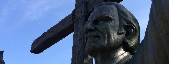 Billy Graham Statue is one of NASHVILLE ROAD TRIP.