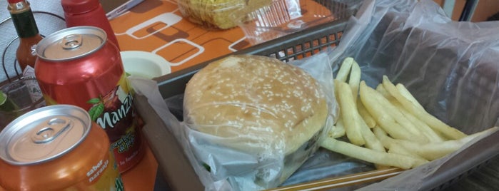 A-la burger is one of สถานที่ที่บันทึกไว้ของ Luis.