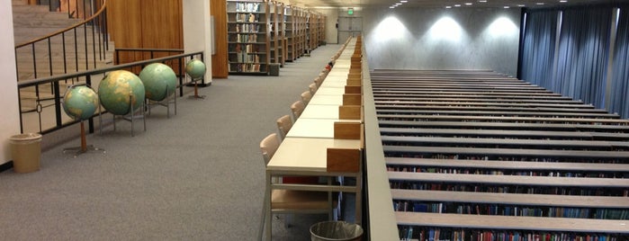 US Air Force Academy McDermott Library is one of Posti che sono piaciuti a Michael.