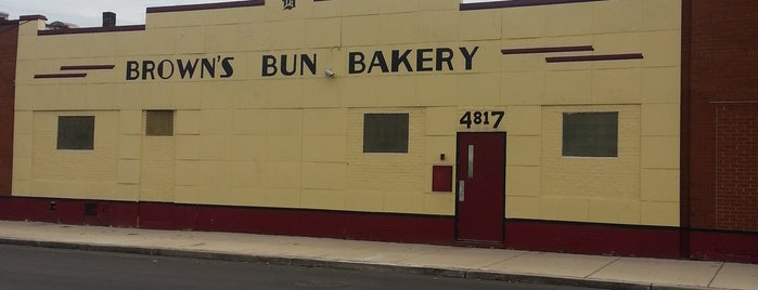 Brown's Bun Baking Co is one of Neon/Signs East.