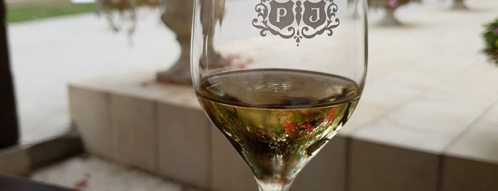 Champagne Ployez-Jacquemart is one of Lieux qui ont plu à Rebeca.