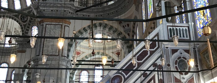 Mezquita de Fatih is one of Lugares favoritos de Aylin.