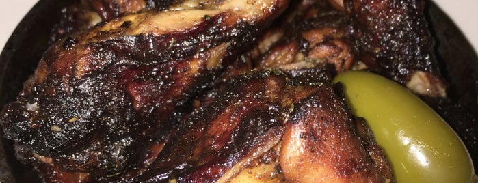 Fiorella's Jack Stack Barbecue is one of Lugares favoritos de Bobbie.