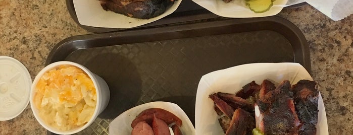 Fargo's Pit BBQ is one of Bobbieさんのお気に入りスポット.