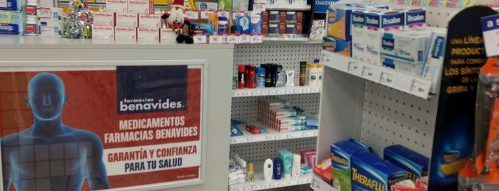 Farmacias Benavides Puerta De Hierro is one of สถานที่ที่ Ernesto ถูกใจ.