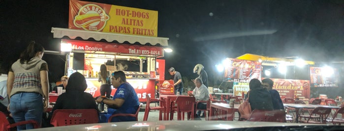 Claudio's hamburguesas al carbón is one of สถานที่ที่ Kevin' ถูกใจ.