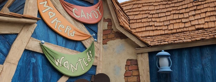 Mickey's Toontown is one of Disneyland "Areas".