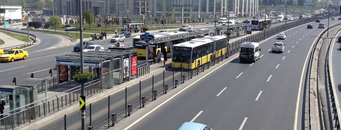 Okmeydanı Hastane Metrobüs Durağı is one of Orte, die Gül gefallen.