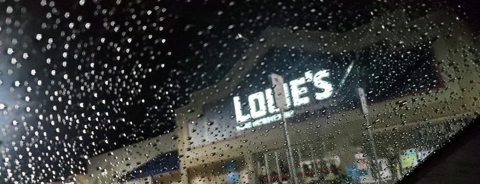 Lowe's is one of Locais curtidos por Trevor.