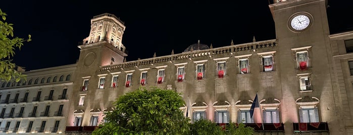 Plaza del Ayuntamiento is one of Alicante urban treasures.