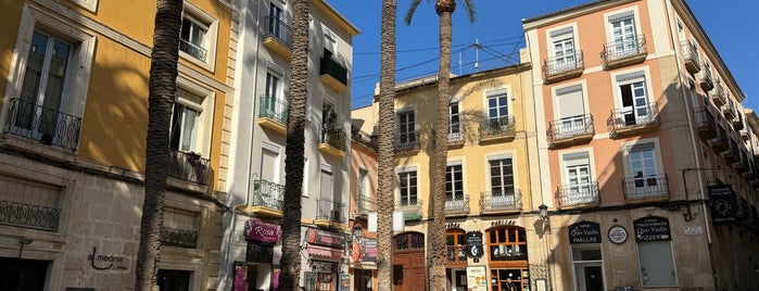 Plaza Santísima Faz is one of Barrios de Alicante.